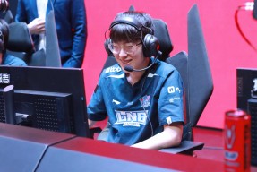 包含Scout迎来二十赛季高光表现，G2球迷沸腾！的词条