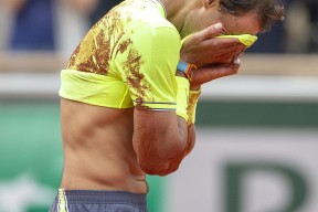 包含纳达尔赛事官方发布败北新规，切尔西争议不断！的词条