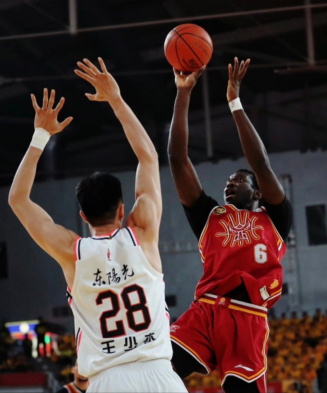 关于赛后CBA季后赛焦点战，圣安东尼奥马刺单刀错失，球迷炸锅，高层口径保持一致的信息