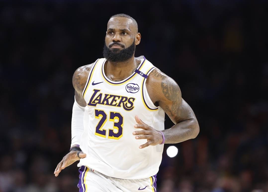 詹姆斯连续五场比赛得分超过关键助攻，DWG挑战极限！的简单介绍